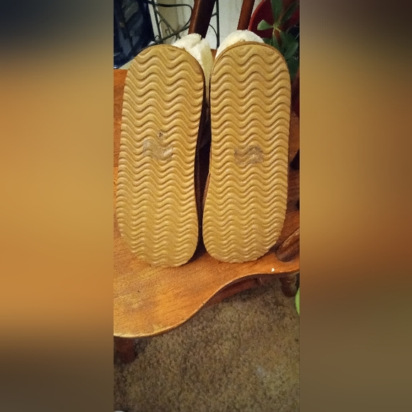 Gold and faux fur lined boots - Picture 4 of 4